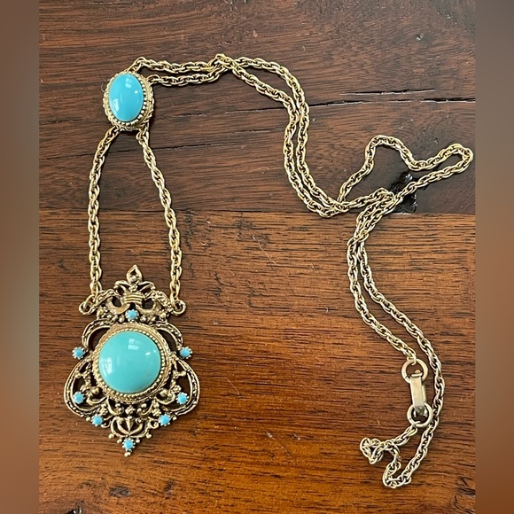 Antique style faux turquoise gold tone pendant necklace - Picture 5 of 8